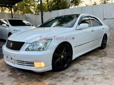 2005 Toyota Crown Athlete White - 4/6