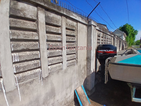 Buster XL Boat - 1/5