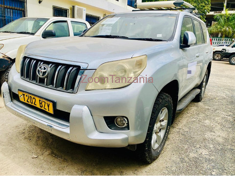 Toyota Prado TX.L 2012 Rangi Silver Inauzwa - 1/4