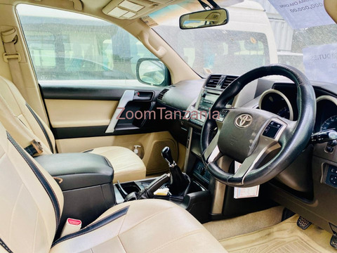 Toyota Prado TX.L 2012 Rangi Silver Inauzwa - 2/4