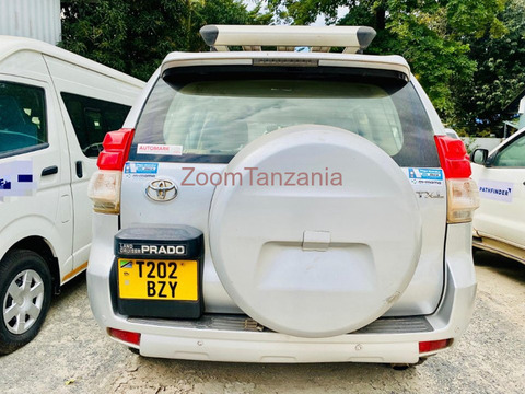 Toyota Prado TX.L 2012 Rangi Silver Inauzwa - 4/4