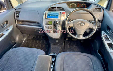 2006 Toyota Ractis Black for Sale - 6/6
