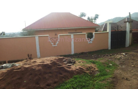 House for Sale Arusha Moshi Road - 2/2