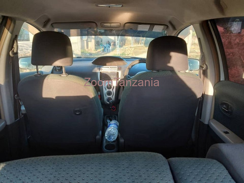 Toyota Vitz Rangi Silver Inauzwa - 1/4