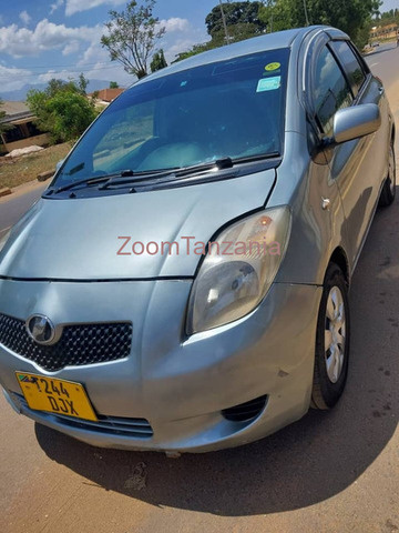 Toyota Vitz Rangi Silver Inauzwa - 2/4
