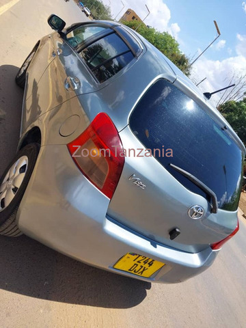 Toyota Vitz Rangi Silver Inauzwa - 3/4