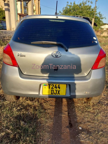 Toyota Vitz Rangi Silver Inauzwa - 4/4