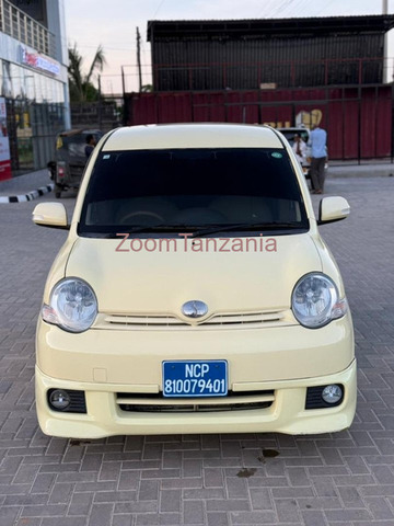 2006 Toyota Sienta Yellow for Sale - 1/6