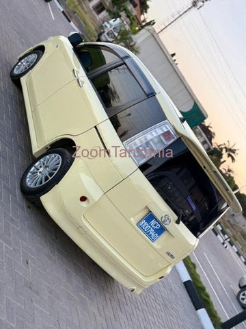 2006 Toyota Sienta Yellow for Sale - 2/6