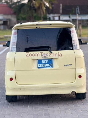 2006 Toyota Sienta Yellow for Sale - 3/6