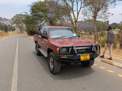 Toyota Hilux 3L 2000 Nyekundu Inauzwa
