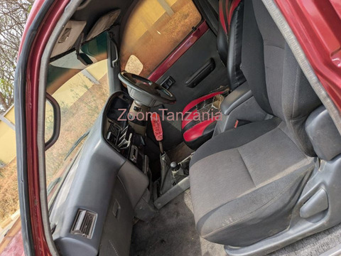 Toyota Hilux 3L 2000 Nyekundu Inauzwa - 3/6