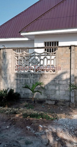 Nyumba Mbili za Vyumba 3 Kila Moja Zinauzwa - 2/4