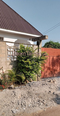 Nyumba Mbili za Vyumba 3 Kila Moja Zinauzwa - 3/4