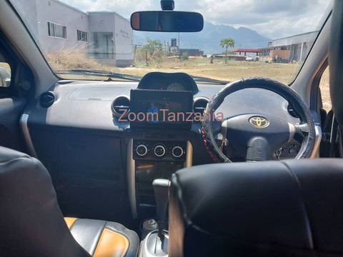 Toyota IST Silver - 1/5