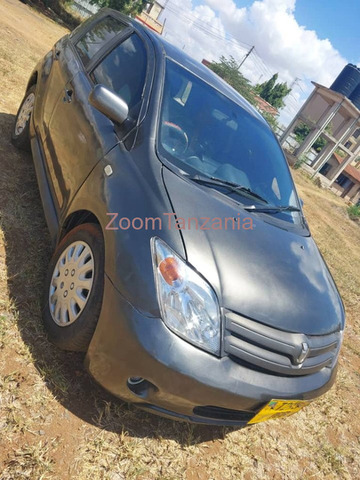 Toyota IST Silver - 3/5
