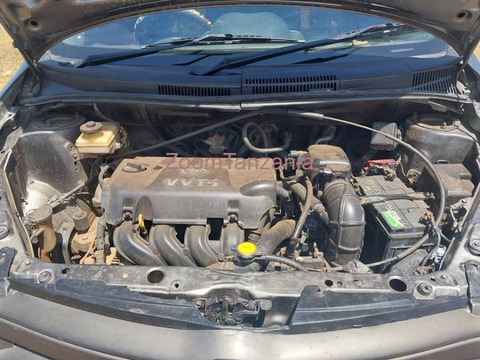 Toyota IST Silver - 4/5
