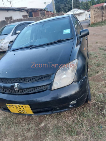 Toyota IST Black - 1/4