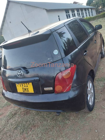 Toyota IST Black - 4/4