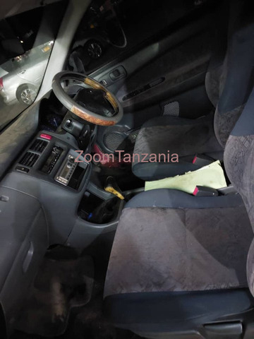 Honda HR-V 2002 Nyekundu Inauzwa - 4/4