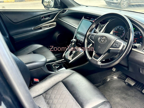 2016 Toyota Harrier Black for Sale - 2/6