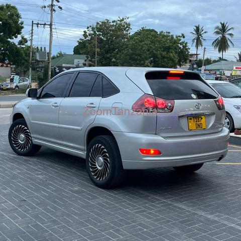 Toyota Harrier 2008 Silver Inauzwa - 4/6