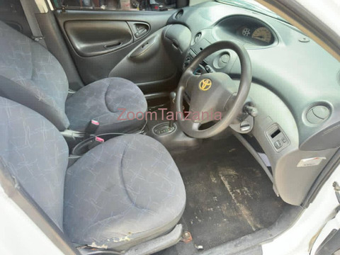 2002 Toyota Vitz Silver for Sale - 2/4