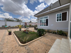 Nyumba Tatu Vyumba Inauzwa Njiro, Arusha