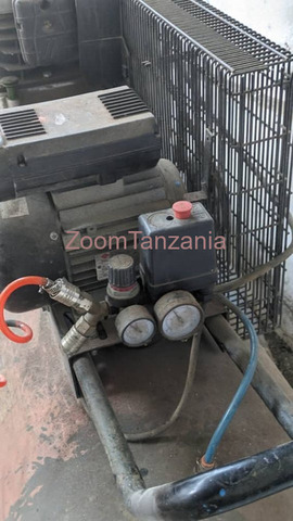 Kompressa ya Hewa Lita 300 Inauzwa - 1/4