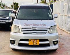 Toyota Noah 2003 Silver Inauzwa
