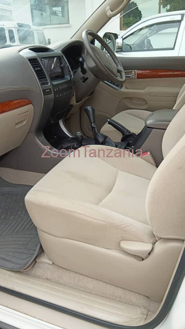 Toyota Landcruiser Prado 2005 Cream Inauzwa - 2/6