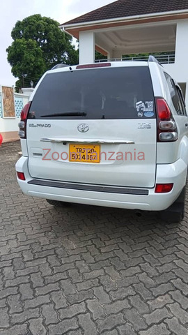 Toyota Landcruiser Prado 2005 Cream Inauzwa - 3/6