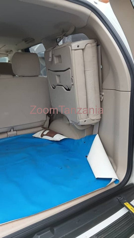 Toyota Landcruiser Prado 2005 Cream Inauzwa - 4/6