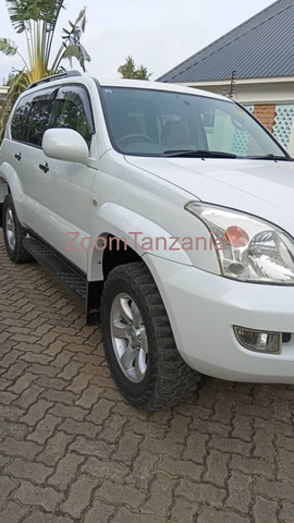 Toyota Landcruiser Prado 2005 Cream Inauzwa - 6/6
