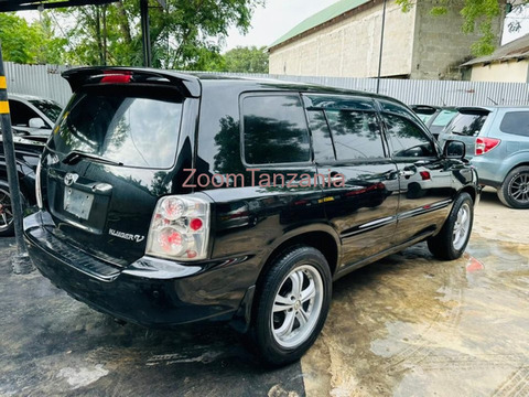2004 Toyota Kluger for Sale - 3/6