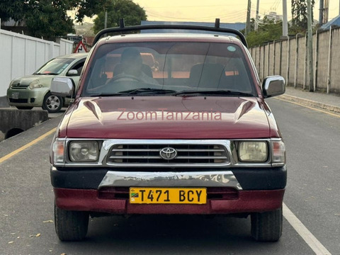 Toyota Hilux 2000 Inauzwa - 1/6