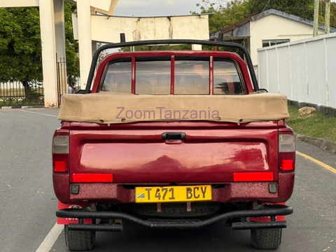 Toyota Hilux 2000 Inauzwa - 3/6