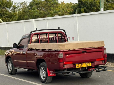 Toyota Hilux 2000 Inauzwa - 6/6