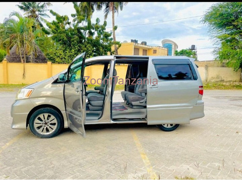 Toyota Alphard 2004 Golden Inauzwa - 1/3