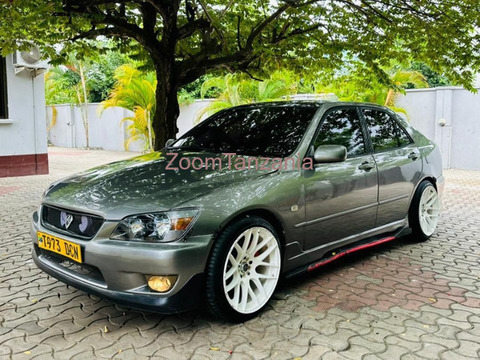 Toyota Altezza 2001 Inauzwa - 4/6