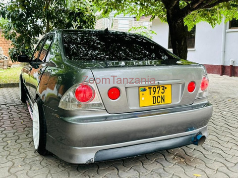Toyota Altezza 2001 Inauzwa - 5/6
