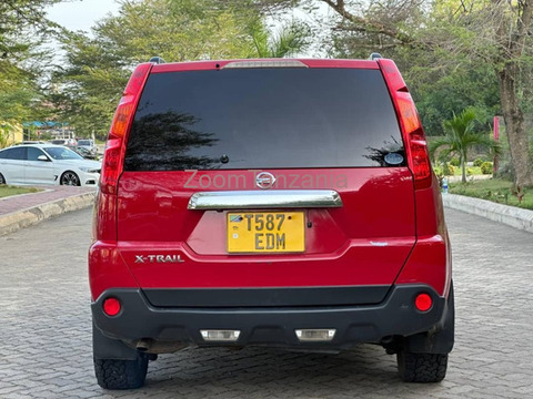Nissan X-Trail 2009 Red Inauzwa - 2/6