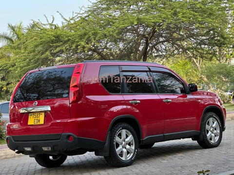 Nissan X-Trail 2009 Red Inauzwa - 6/6