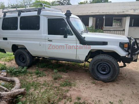 Toyota Landcruiser 2000 Inauzwa - 2/6