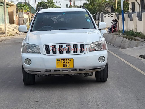 Toyota Kluger 2002 White Inauzwa - 1/6