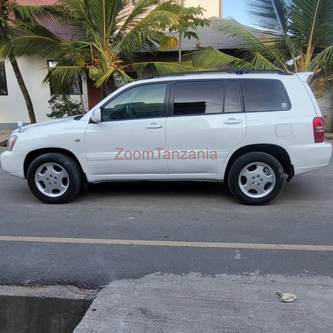 Toyota Kluger 2002 White Inauzwa - 4/6