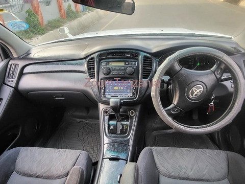 Toyota Kluger 2002 White Inauzwa - 5/6