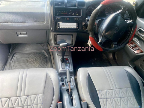 Toyota RAV4 1998 Nyekundu Inauzwa - 2/6