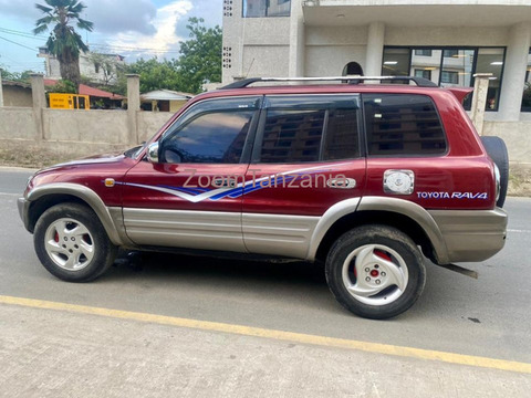 Toyota RAV4 1998 Nyekundu Inauzwa - 4/6