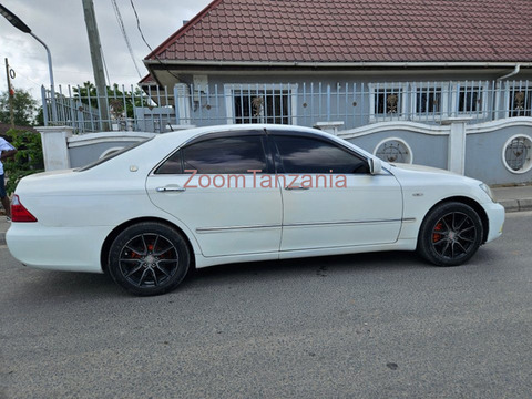 Crown Royal 2006 White Inauzwa - 5/6